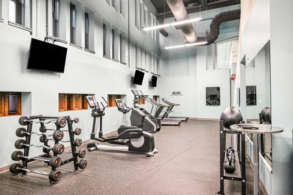 Апартаменти 2Br Unit In The Heart Of Dt On Playhouse Square, With Pool And Gym Access-1106 Клівленд Екстер'єр фото