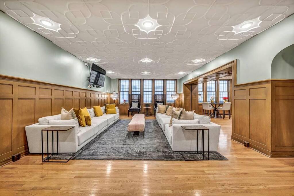 Апартаменти 2Br Unit In The Heart Of Dt On Playhouse Square, With Pool And Gym Access-1106 Клівленд Екстер'єр фото