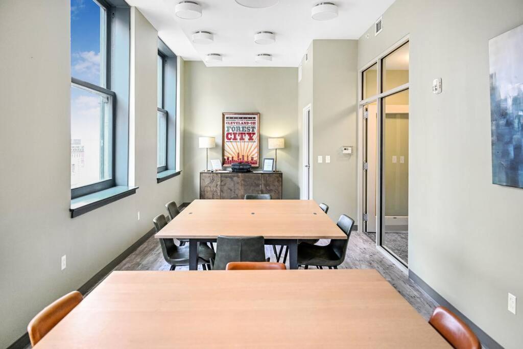 Апартаменти 2Br Unit In The Heart Of Dt On Playhouse Square, With Pool And Gym Access-1106 Клівленд Екстер'єр фото