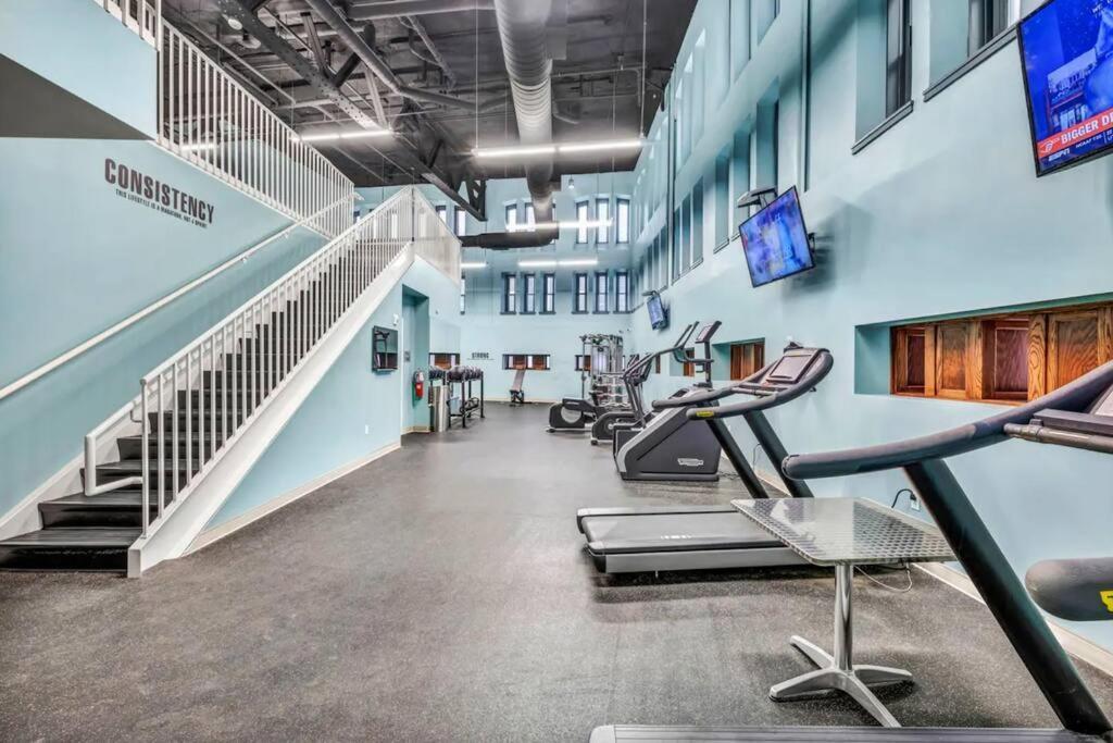 Апартаменти 2Br Unit In The Heart Of Dt On Playhouse Square, With Pool And Gym Access-1106 Клівленд Екстер'єр фото