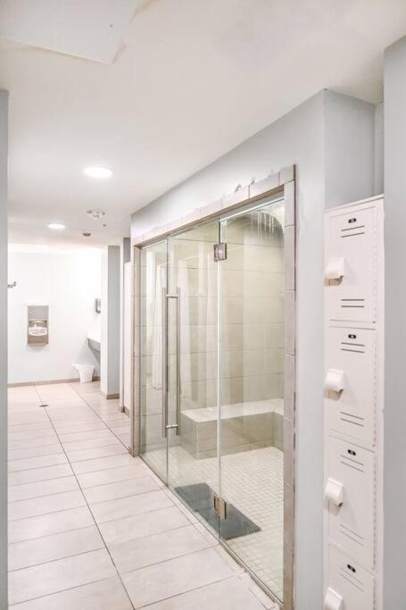Апартаменти 2Br Unit In The Heart Of Dt On Playhouse Square, With Pool And Gym Access-1106 Клівленд Екстер'єр фото